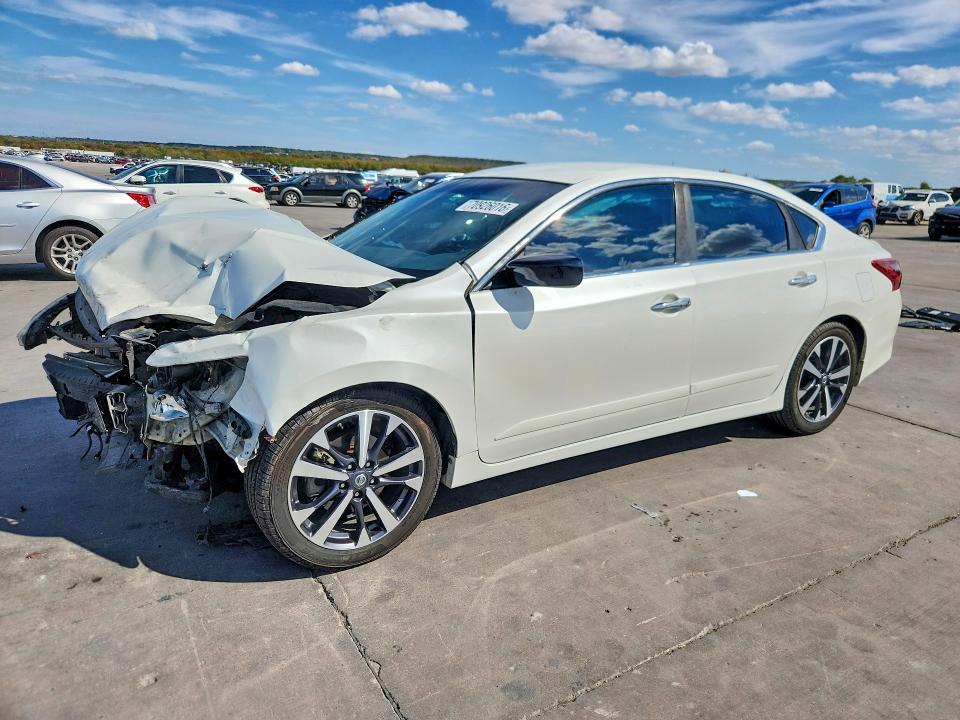 Auction sale of the 2017 Nissan Altima, vin: 1N4AL3AP5HN304079, lot number: 70926016