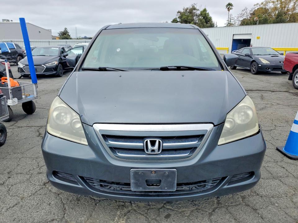 69941236 :رقم المزاد ، 5FNRL38685B048637 vin ، 2005 Honda Odyssey مزاد بيع