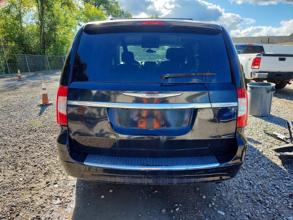 Auction sale of the 2011 Chrysler Town & Country, vin: 2A4RR8DG2BR749484, lot number: 68876366