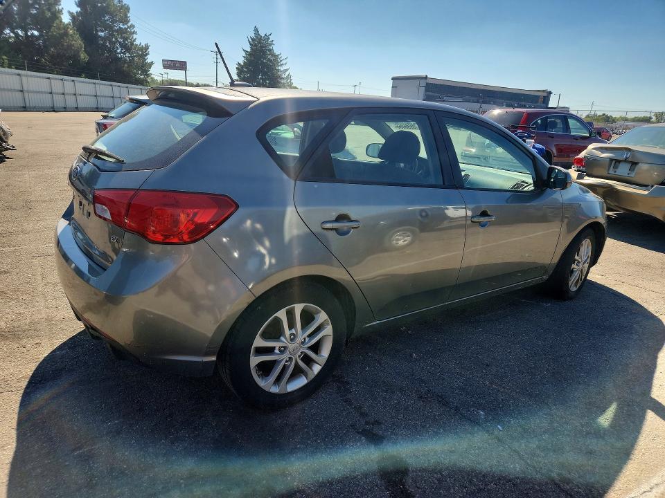 2011 Kia Forte5 მანქანა იყიდება აუქციონზე, vin: KNAFU5A21B5386880, აუქციონის ნომერი: 70996066