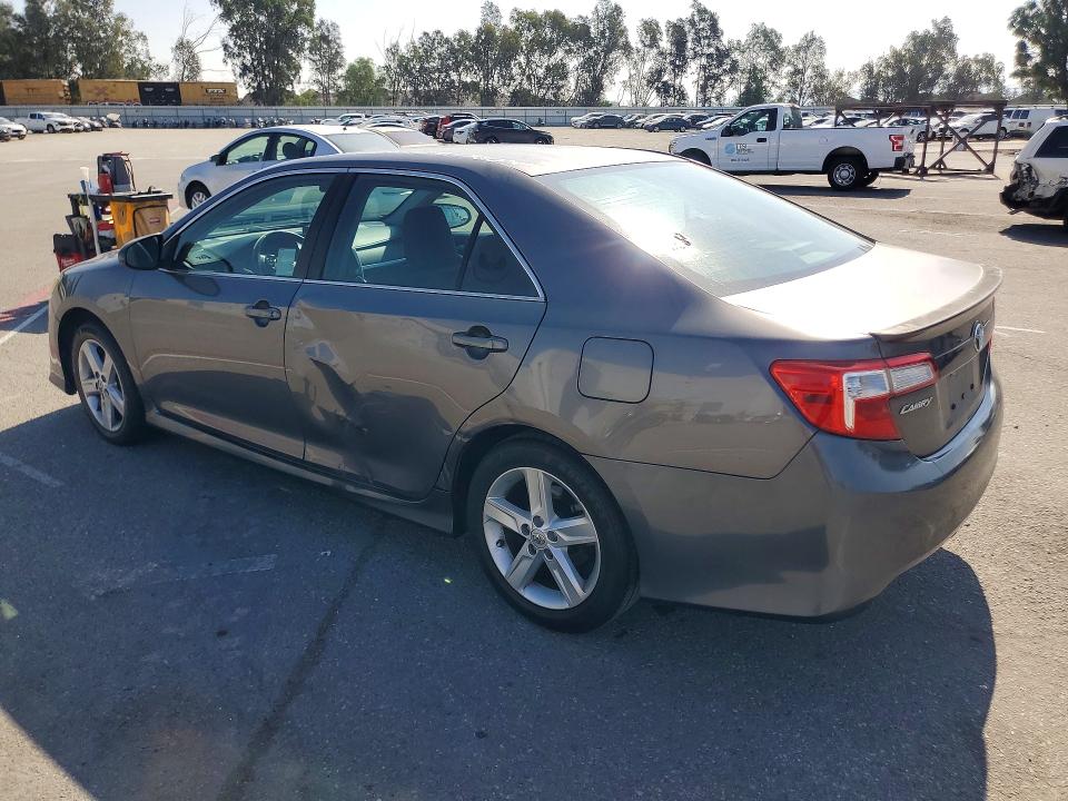 69186446 :رقم المزاد ، 4T1BF1FK0EU358619 vin ، 2014 Toyota Camry مزاد بيع