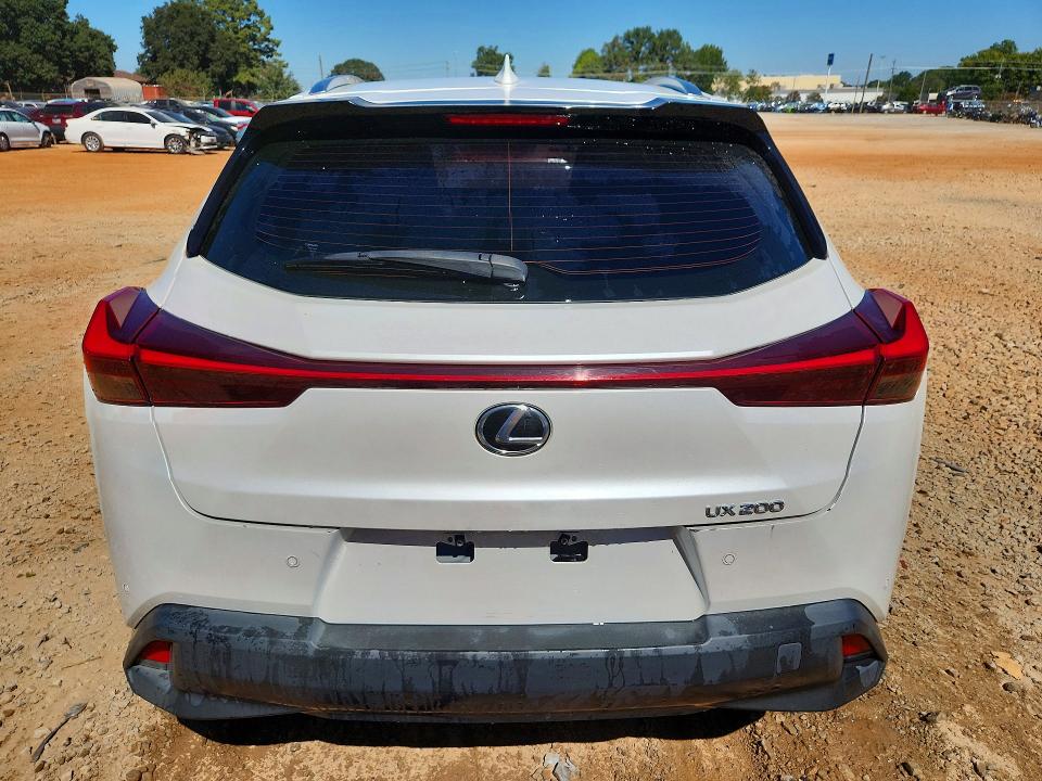 Auction sale of the 2022 Lexus Ux 200, vin: JTHX3JBH1N2046400, lot number: 70569646