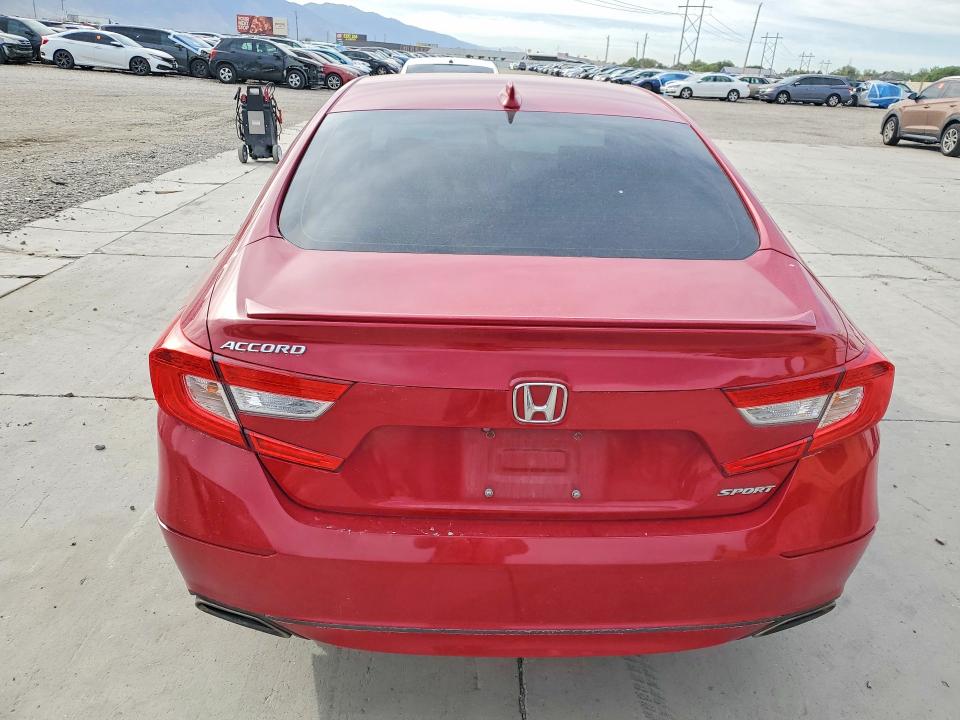 69183316 :رقم المزاد ، 1HGCV1F30JA116382 vin ، 2018 Honda Accord مزاد بيع