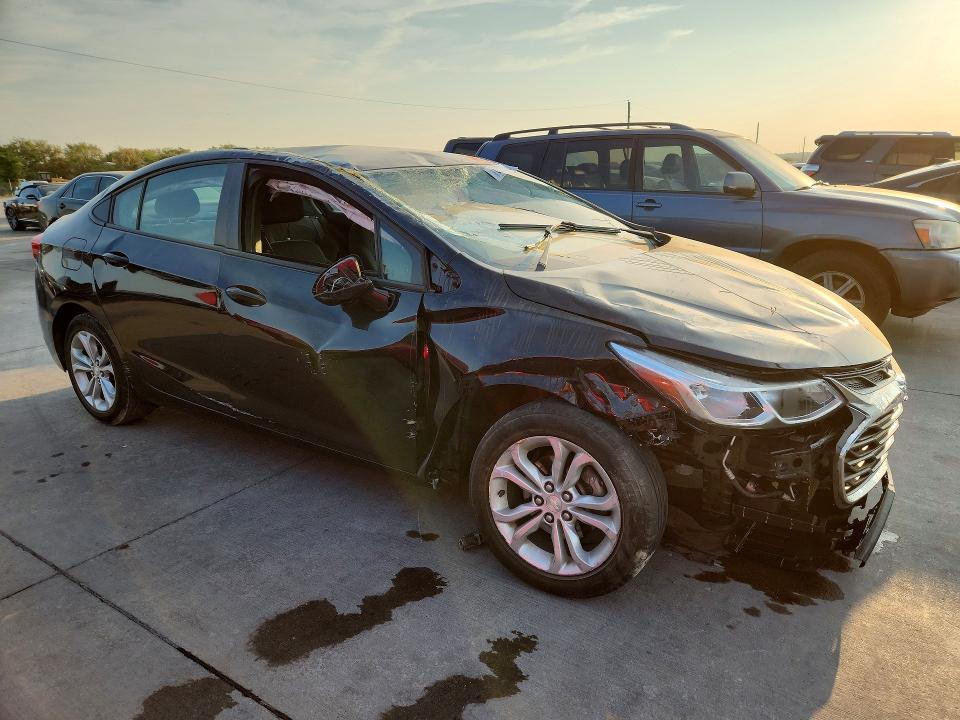 69372366 :رقم المزاد ، 1G1BC5SM6K7151490 vin ، 2019 Chevrolet Cruze مزاد بيع