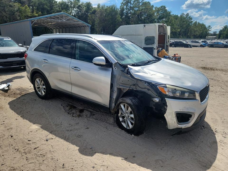 67694666 :رقم المزاد ، 5XYPGDA38HG267127 vin ، 2017 Kia Sorento مزاد بيع