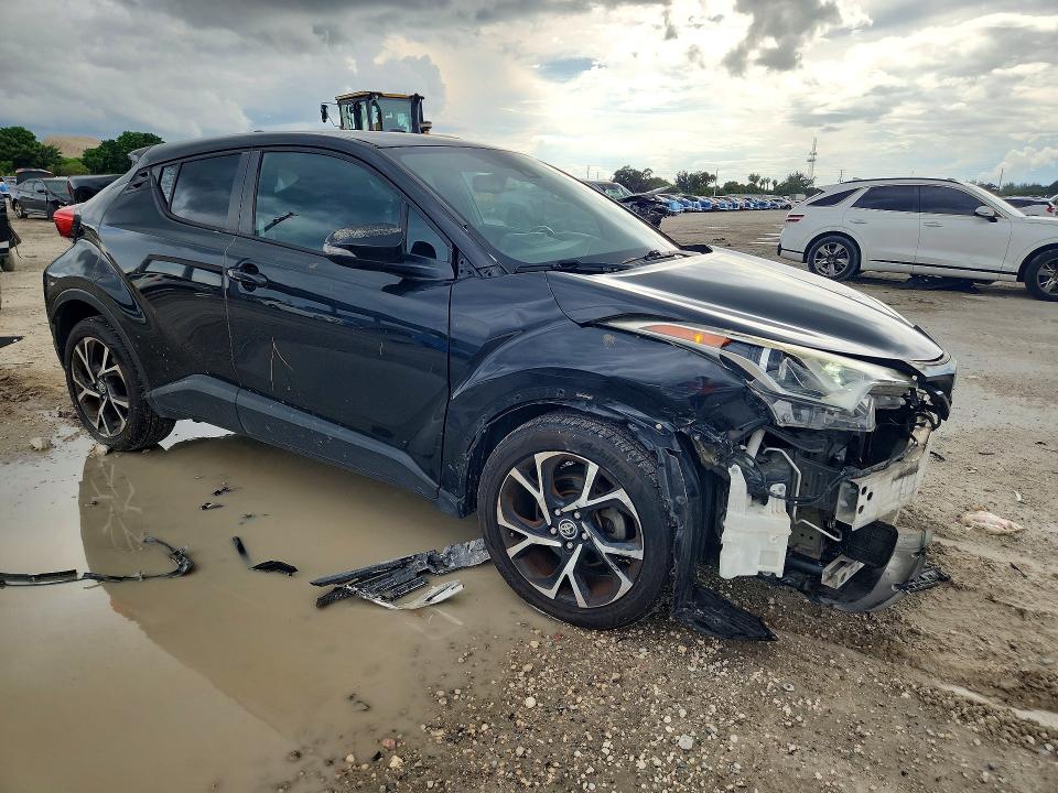 69890506 :رقم المزاد ، NMTKHMBX3JR060001 vin ، 2018 Toyota C-hr مزاد بيع