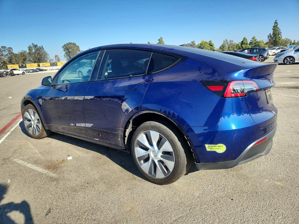 69824486 :رقم المزاد ، 7SAYGAEE7PF858699 vin ، 2023 Tesla Model Y مزاد بيع