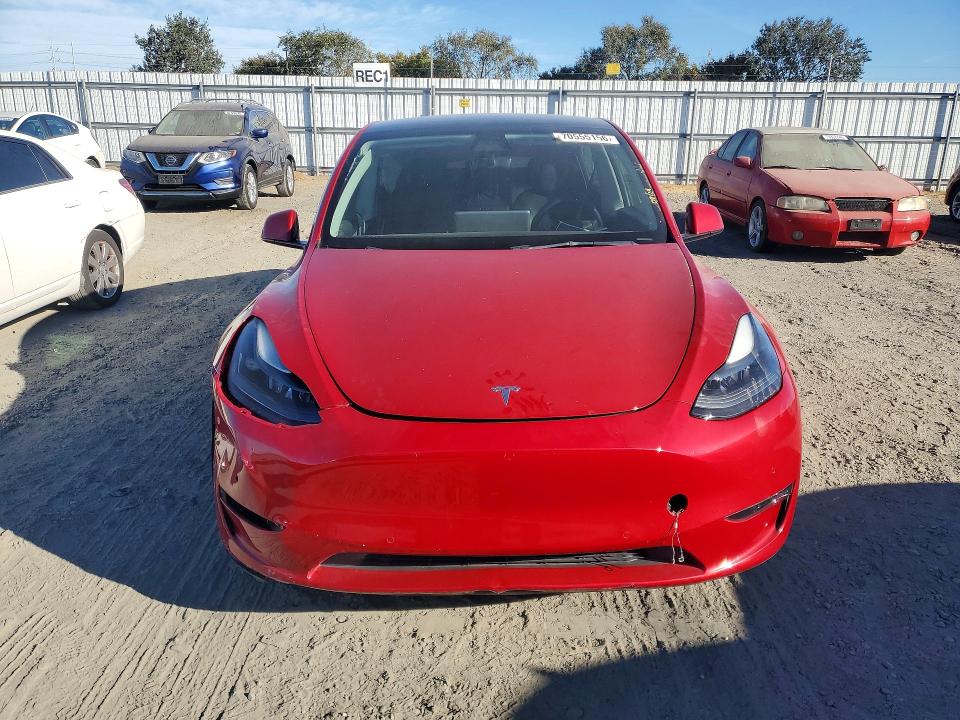 70555156 :رقم المزاد ، 7SAYGDEF6NF352403 vin ، 2022 Tesla Model Y مزاد بيع