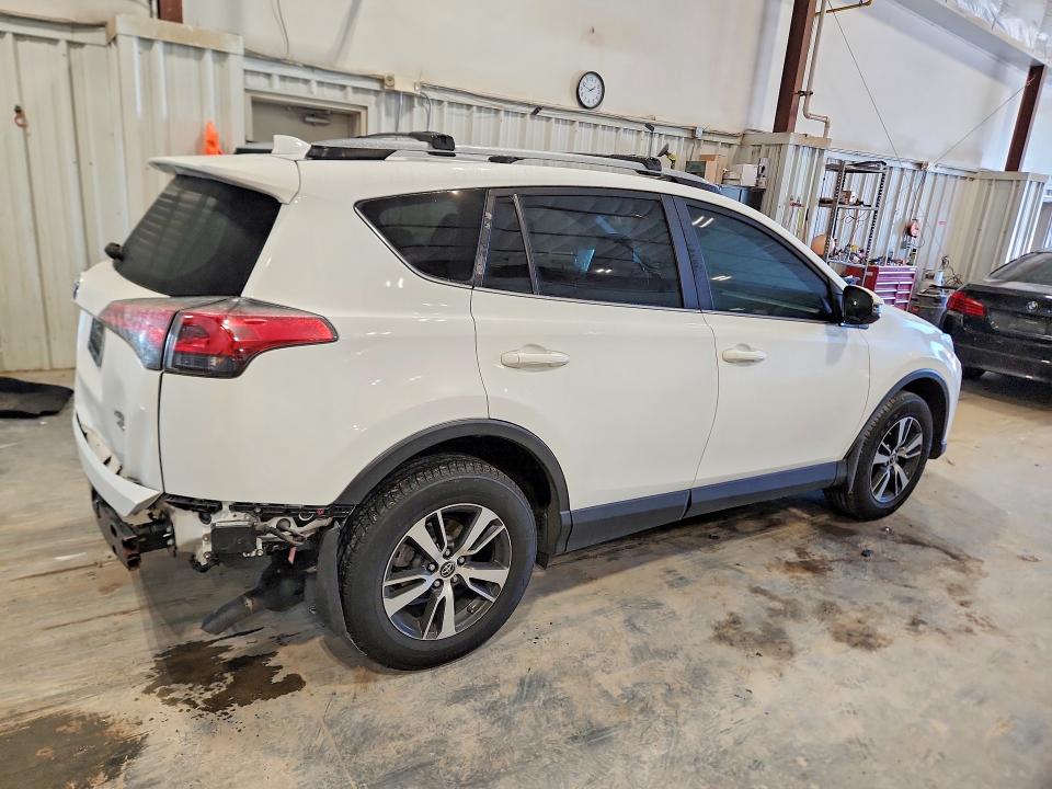 Продаж на аукціоні авто 2018 Toyota Rav4, vin: JTMRFREV8JJ735934, номер лоту: 70423256