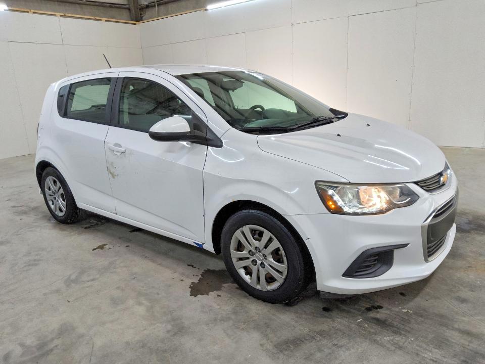 68978786 :رقم المزاد ، 1G1JG6SH2J4105180 vin ، 2018 Chevrolet Sonic مزاد بيع
