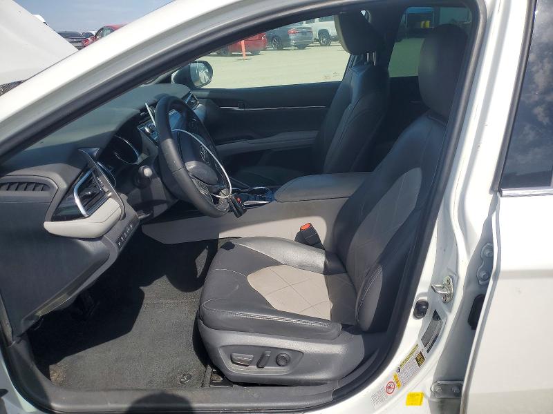 70110356 :رقم المزاد ، 4T1B21HK9JU509637 vin ، 2018 Toyota Camry Hybrid مزاد بيع