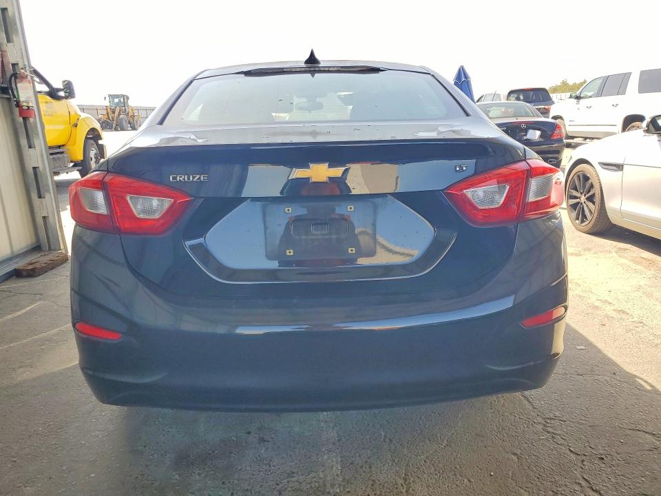69099786 :رقم المزاد ، 1G1BE5SM2H7276876 vin ، 2017 Chevrolet Cruze مزاد بيع