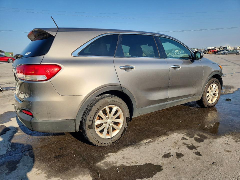 69041026 :رقم المزاد ، 5XYPG4A33HG246850 vin ، 2017 Kia Sorento مزاد بيع