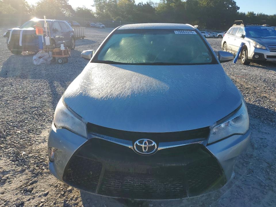 2015 Toyota Camry მანქანა იყიდება აუქციონზე, vin: 4T1BF1FK7FU977848, აუქციონის ნომერი: 70663376