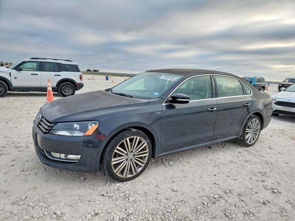 2014 Volkswagen Passat მანქანა იყიდება აუქციონზე, vin: 1VWBS7A32EC077590, აუქციონის ნომერი: 70259186