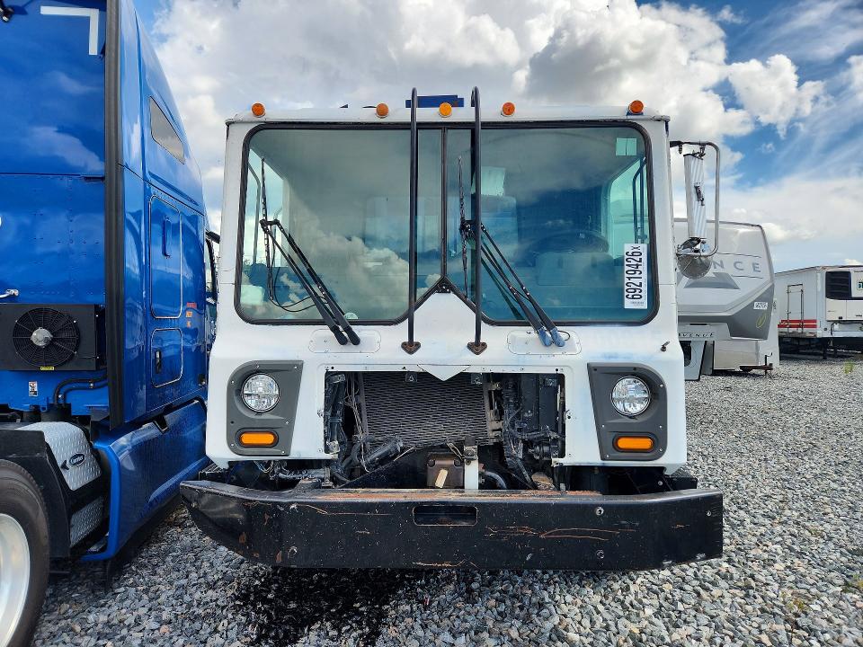 69219426 :رقم المزاد ، 1M2AV02CXAM005600 vin ، 2010 Mack Mru600 مزاد بيع