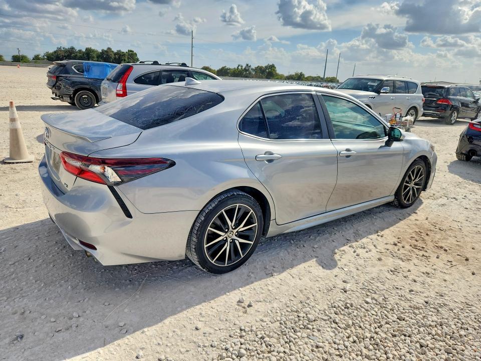 Продажа на аукционе авто 2021 Toyota Camry, vin: 4T1G11AK6MU560956, номер лота: 68888986