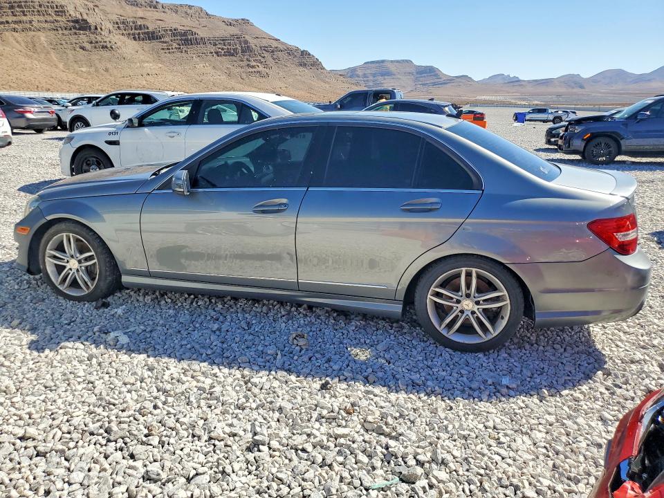 2014 Mercedes-benz C მანქანა იყიდება აუქციონზე, vin: WDDGF4HB0EA968035, აუქციონის ნომერი: 68347266