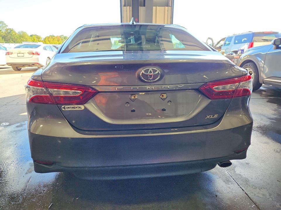2020 Toyota Camry მანქანა იყიდება აუქციონზე, vin: 4T1F11AK8LU883304, აუქციონის ნომერი: 70001636