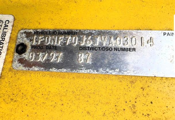 69895336 :رقم المزاد ، 1FDNF70J6WVA03014 vin ، 1998 Ford F700 مزاد بيع