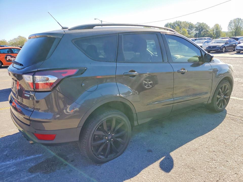 70812416 :رقم المزاد ، 1FMCU0JD3HUE32570 vin ، 2017 Ford Escape مزاد بيع