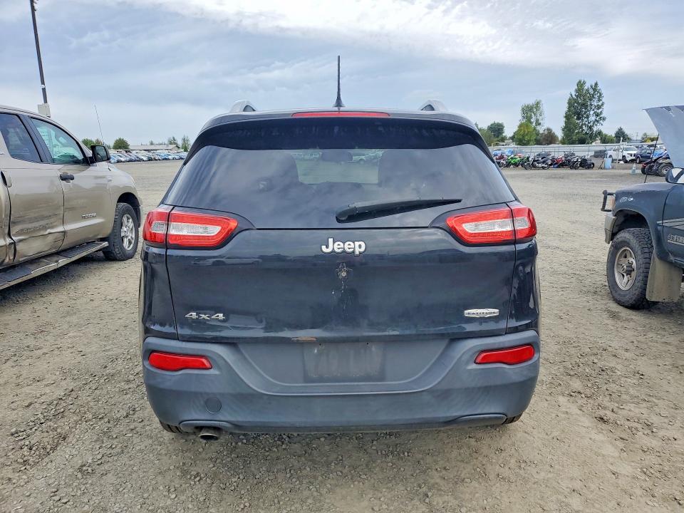 68701956 :رقم المزاد ، 1C4PJMCB4FW674089         vin ، 2015 Jeep Cherokee مزاد بيع