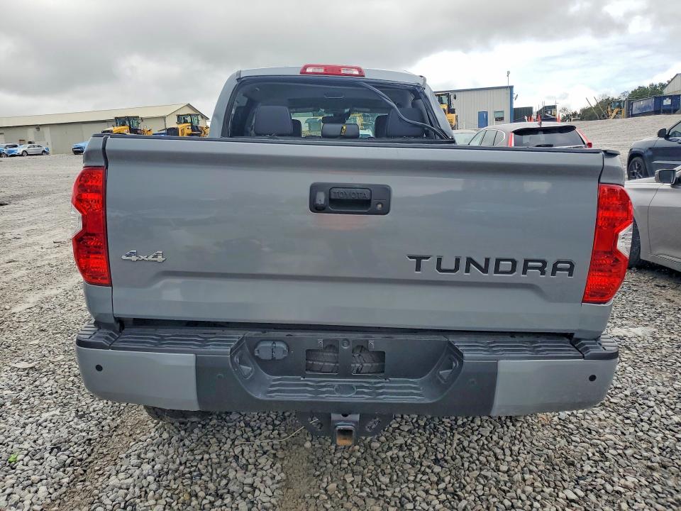 Продаж на аукціоні авто 2018 Toyota Tundra, vin: 5TFHW5F19JX765635, номер лоту: 70351276