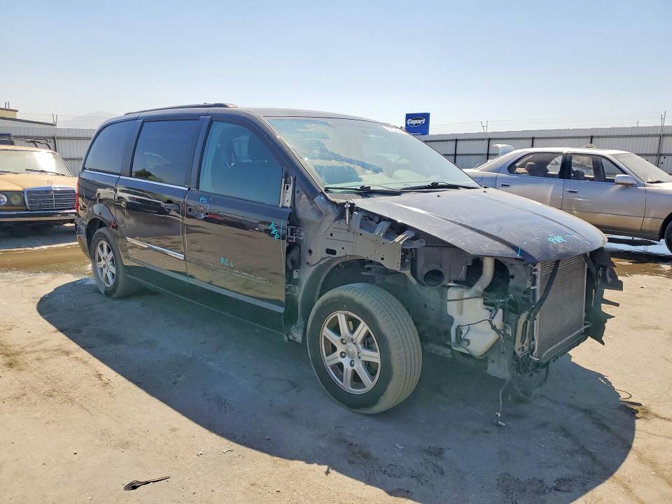 67679356 :رقم المزاد ، 2A4RR5DG2BR611359 vin ، 2011 Chrysler Town & Country مزاد بيع