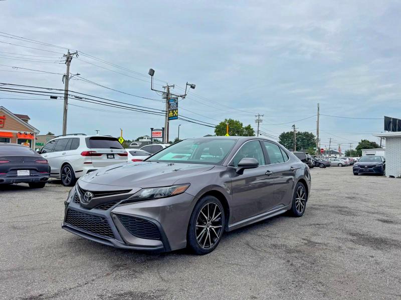 68888376 :رقم المزاد ، 4T1G11AK0MU444085 vin ، 2021 Toyota Camry مزاد بيع