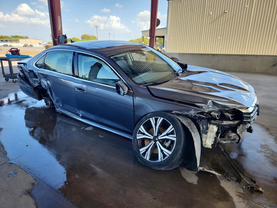 69091736 :رقم المزاد ، 1VWSA7A35MC011231 vin ، 2021 Volkswagen Passat مزاد بيع