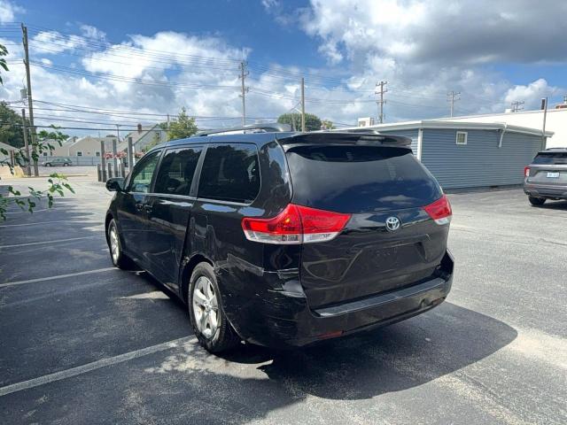 70219376 :رقم المزاد ، 5TDKK3DC7DS308522 vin ، 2013 Toyota Sienna مزاد بيع