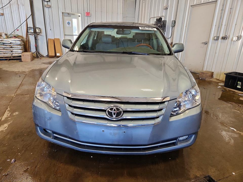 69613746 :رقم المزاد ، 4T1BK36B37U196513 vin ، 2007 Toyota Avalon مزاد بيع