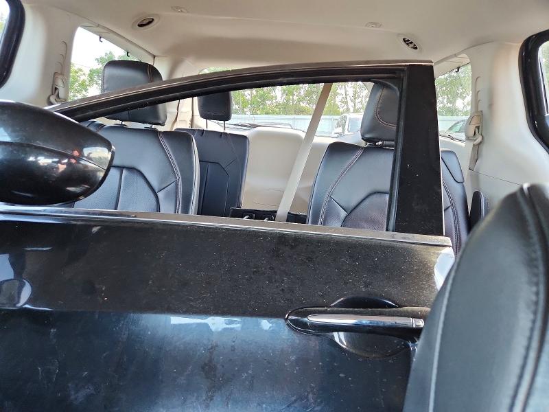 68569126 :رقم المزاد ، 2C4RC1BG5JR152152 vin ، 2018 Chrysler Pacifica مزاد بيع