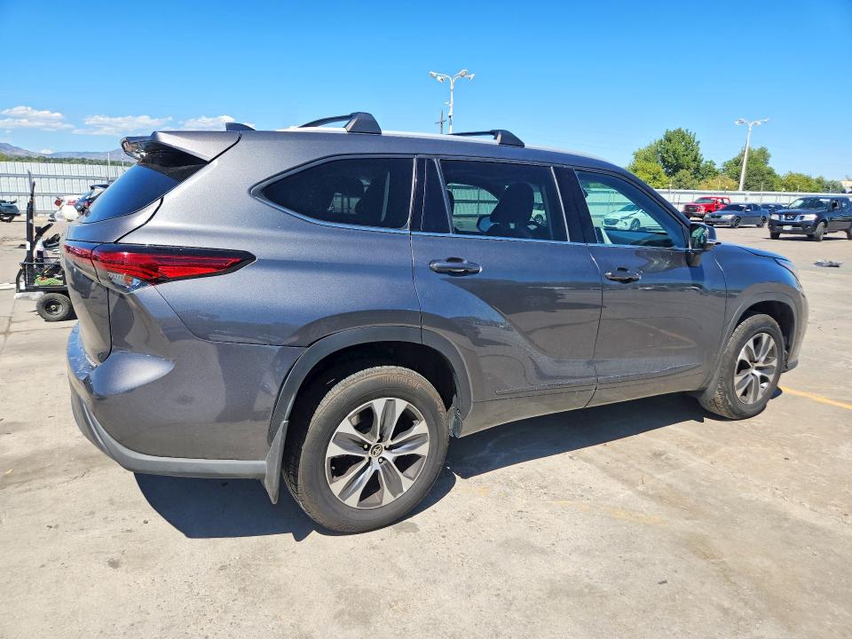 2022 Toyota Highlander მანქანა იყიდება აუქციონზე, vin: 5TDHZRBH6NS589124, აუქციონის ნომერი: 67921216