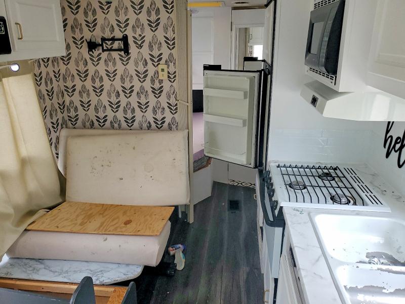 2004 Jayco Jayflt27bh მანქანა იყიდება აუქციონზე, vin: 1UJBJ02N441EP0422, აუქციონის ნომერი: 68048176
