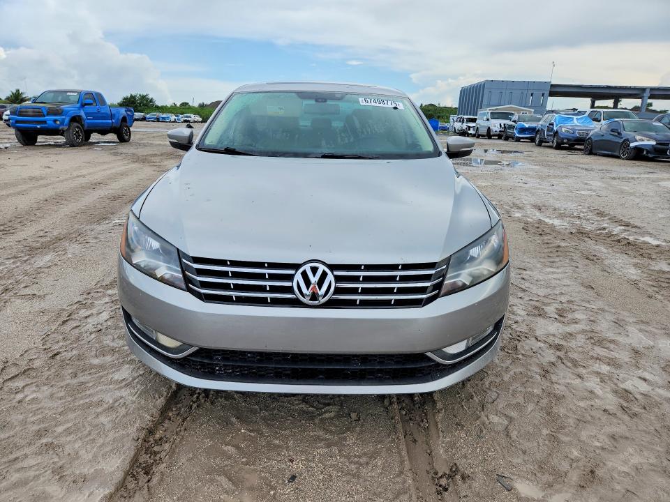 67498776 :رقم المزاد ، 1VWBN7A37DC111092 vin ، 2013 Volkswagen Passat مزاد بيع