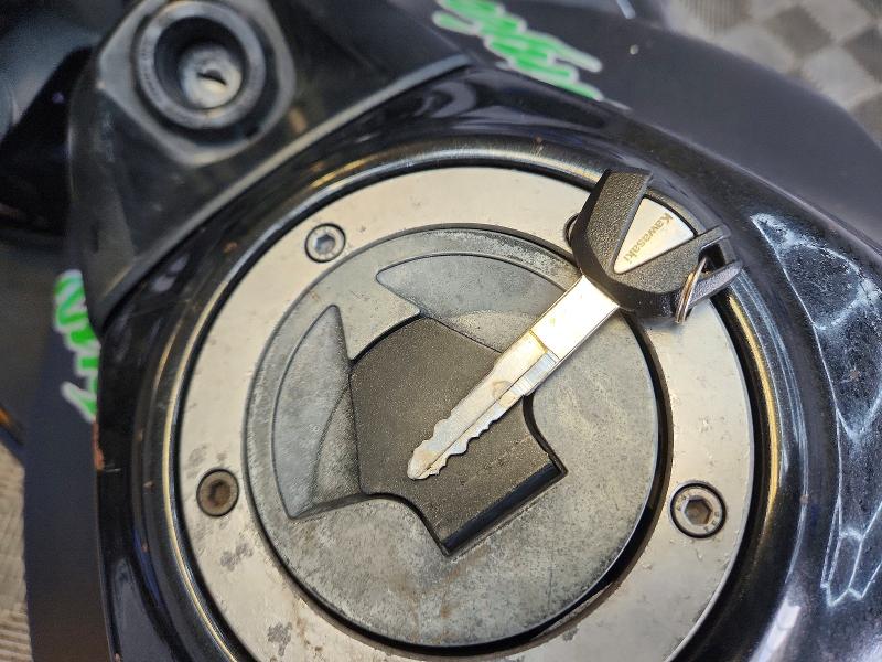 69121766 :رقم المزاد ، JKAEXEF17FDA19125 vin ، 2015 Kawasaki Ex650 مزاد بيع