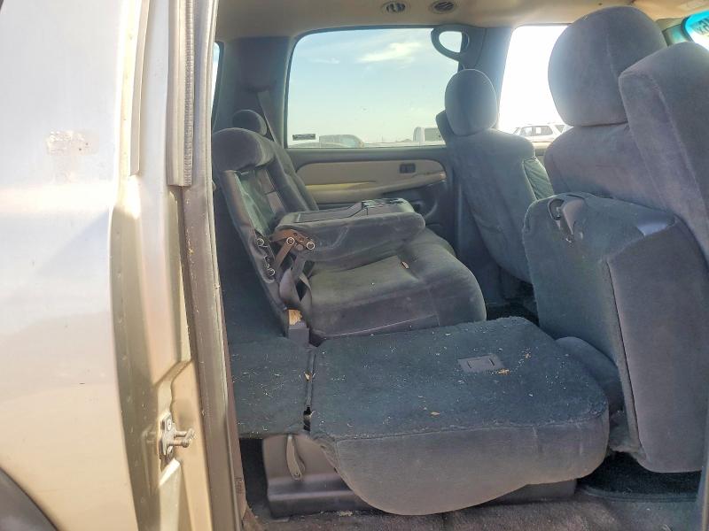 70494746 :رقم المزاد ، 3GNFK16T9YG123452 vin ، 2000 Chevrolet Suburban مزاد بيع