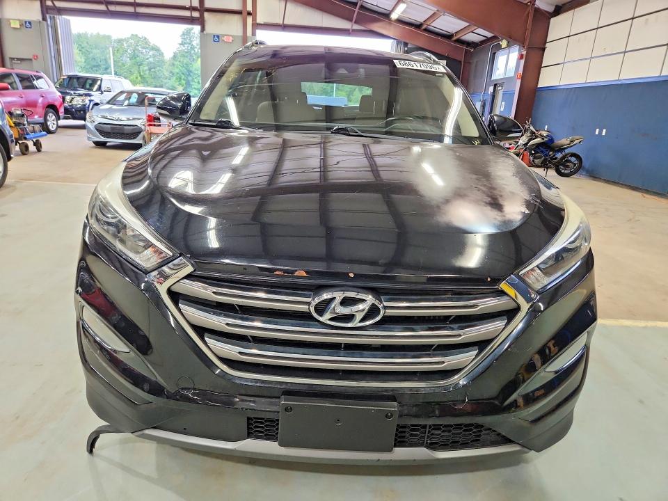 68617096 :رقم المزاد ، KM8J3CA26GU236311 vin ، 2016 Hyundai Tucson مزاد بيع