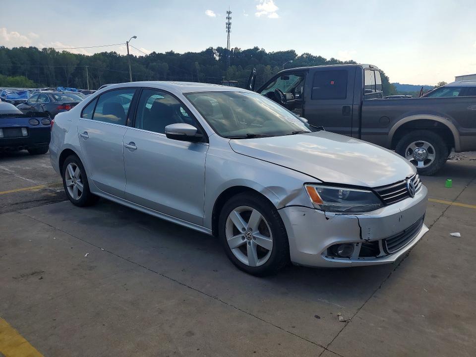 67010146 :رقم المزاد ، 3VWLL7AJ9CM368387 vin ، 2012 Volkswagen Jetta مزاد بيع