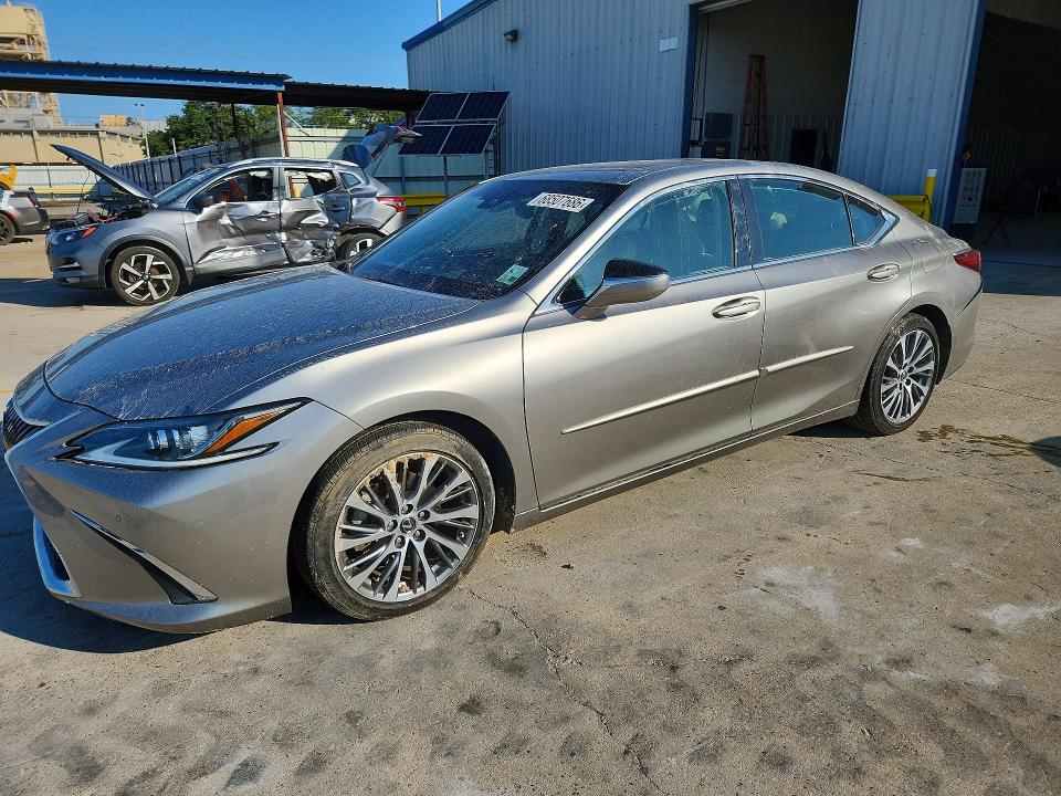 68507686 :رقم المزاد ، 58ABZ1B11KU031364 vin ، 2019 Lexus Es مزاد بيع