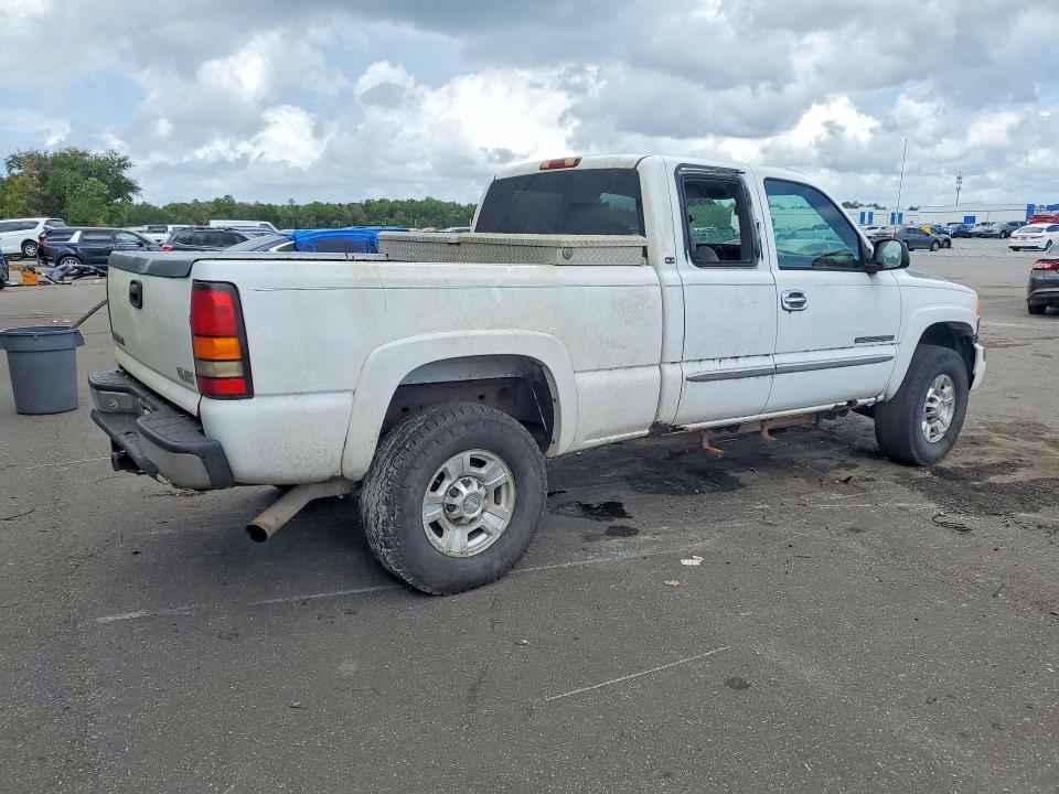 69161896 :رقم المزاد ، 1GTHC29U04E138271 vin ، 2004 Gmc Sierra مزاد بيع