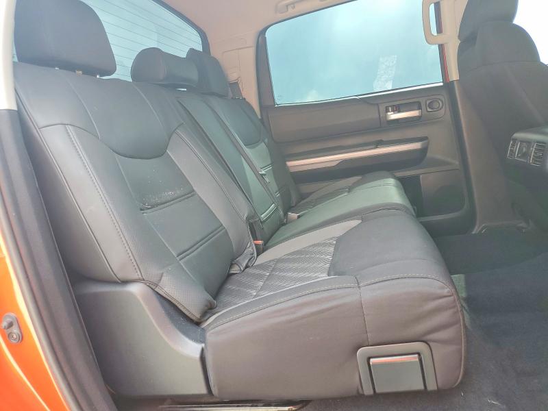 69912976 :رقم المزاد ، 5TFDY5F11JX694553 vin ، 2018 Toyota Tundra مزاد بيع