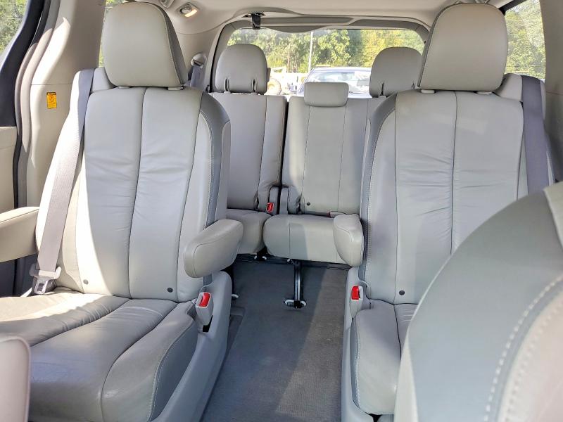69003646 :رقم المزاد ، 5TDYK3DC9BS082619 vin ، 2011 Toyota Sienna مزاد بيع