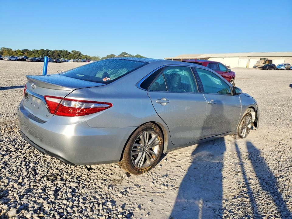 2015 Toyota Camry მანქანა იყიდება აუქციონზე, vin: 4T1BF1FK7FU977848, აუქციონის ნომერი: 70663376