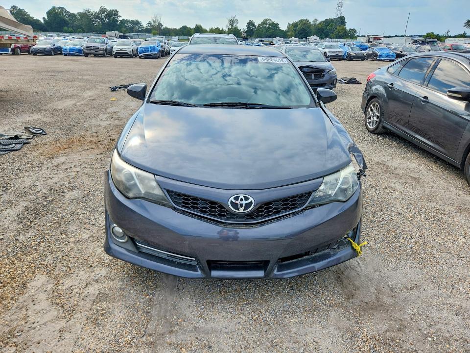 69064616 :رقم المزاد ، 4T1BF1FK1CU068418 vin ، 2012 Toyota Camry مزاد بيع