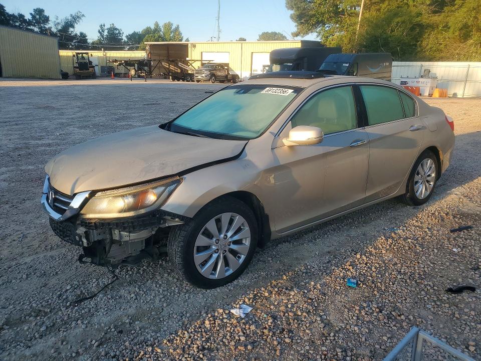 Auction sale of the 2013 Honda Accord, vin: 1HGCR3F88DA001724, lot number: 69132356