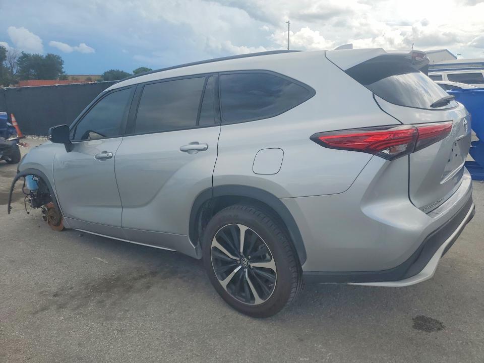 Продаж на аукціоні авто 2022 Toyota Highlander, vin: 5TDLZRAH5NS116908, номер лоту: 69694746