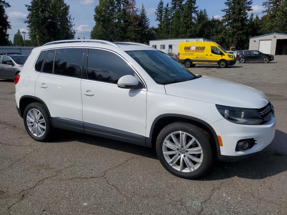 68633316 :رقم المزاد ، WVGBV7AX9FW563922 vin ، 2015 Volkswagen Tiguan مزاد بيع