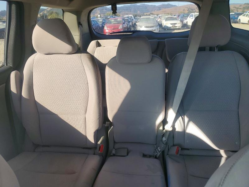 69995556 :رقم المزاد ، KNDMB5C15J6407100 vin ، 2018 Kia Sedona مزاد بيع